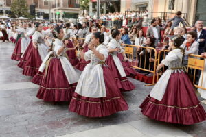 Dansa Infantil de las Fallas emociona a Valencia con una Plaza de la Virgen 80