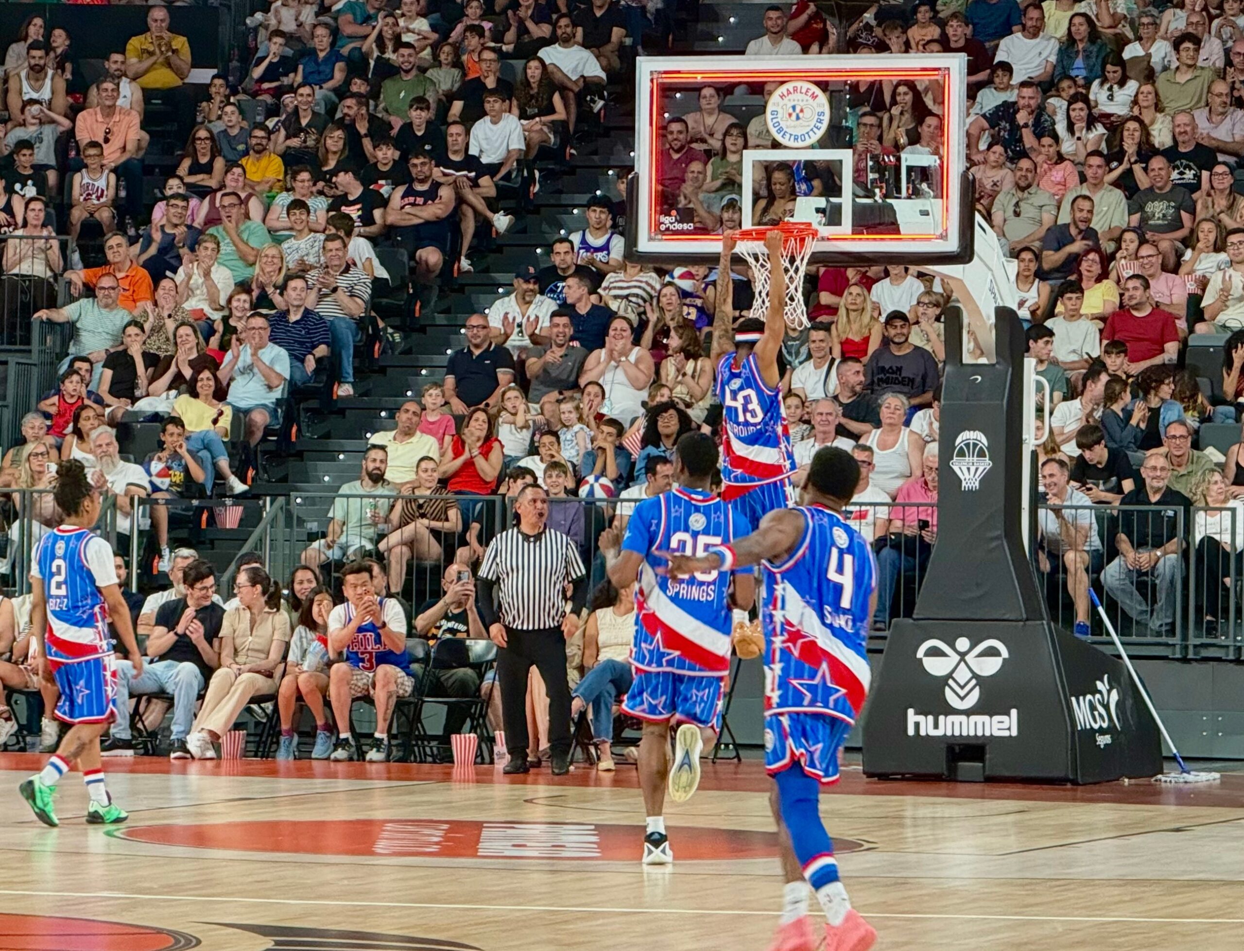 Harlem Globetrotters Roig Arena 1 scaled 1
