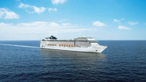 L 101815 msc suma presencia en tarragona con su megabarco msc orchesta y dispara esc