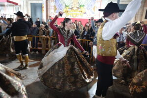 La Dansa de las Fallas emociona a Valencia en una Plaza de la Virgen abarrotada 92