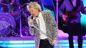 Sir Rod Stewart scaled 1