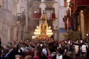procesion de la Virgen de los Desamparados 79 Mediana