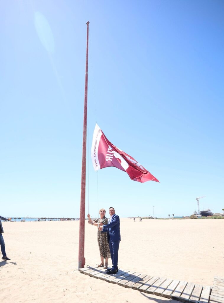 Distintivo de excelencia: las 206 playas valencianas que lucirán la Bandera Qualitur este verano 3 Bandera Qualitur 2 Mediana