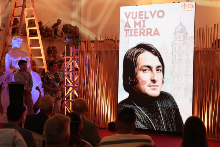 Nino Bravo volvera a emocionar a Valencia desde el corazon de las Fallas 2027 54