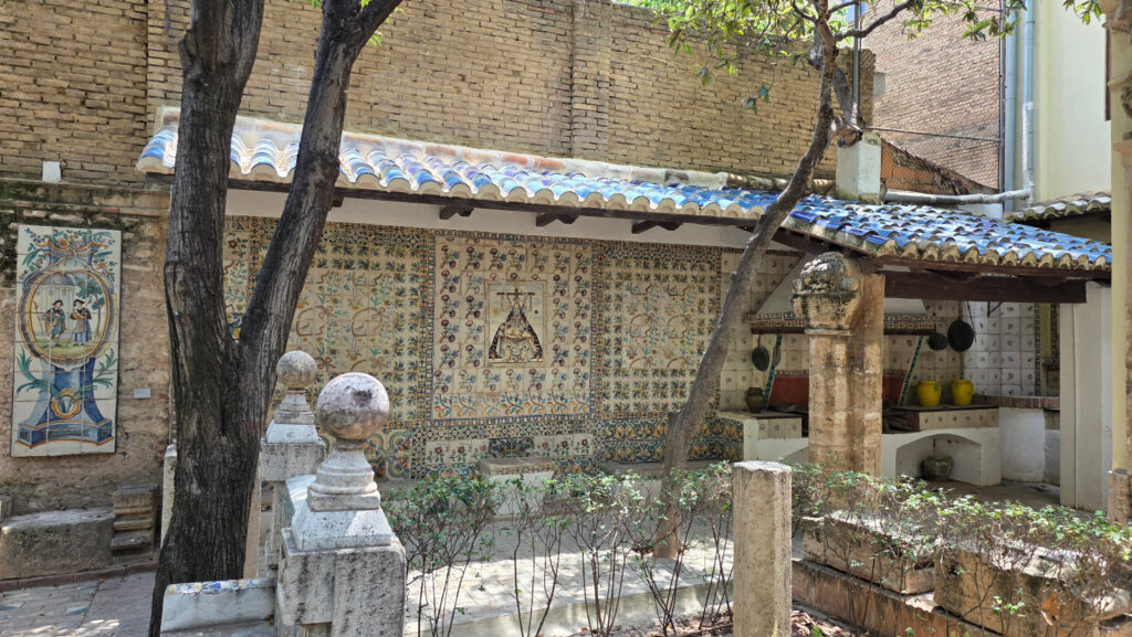El pequeño rincón de la Casa Benlliure que cuenta una gran historia familiar 3 Valencia restaura el historico paellero de la Casa Museo Benlliure 1