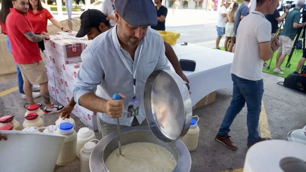 Alboraia vuelve a rendirse a su bebida mas emblematica con mas de mil litros de horchata
