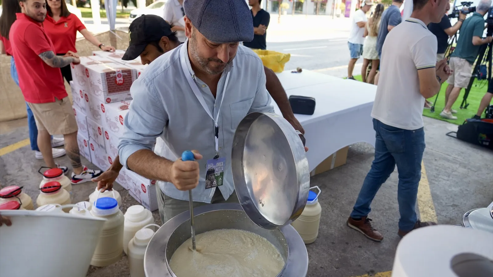 Alboraia vuelve a rendirse a su bebida mas emblematica con mas de mil litros de horchata