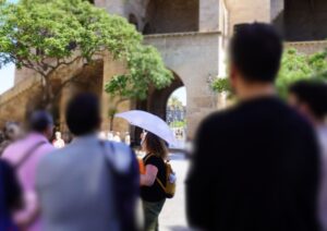 L 145317 asi viajan los turistas por el mundo donde viajan los espanoles y quien eli