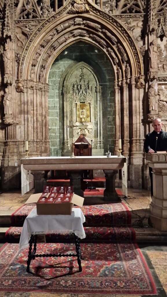 La Capilla del Santo Caliz acoge la presentacion oficial y bendicion de las Credenciales de Peregrinacion de El Camino del Santo Grial 4 Mediana rotated 1