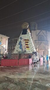 La Ofrenda de las Fallas rinde homenaje a las victimas de la dana con el manto de la Geperudeta 5 scaled 1