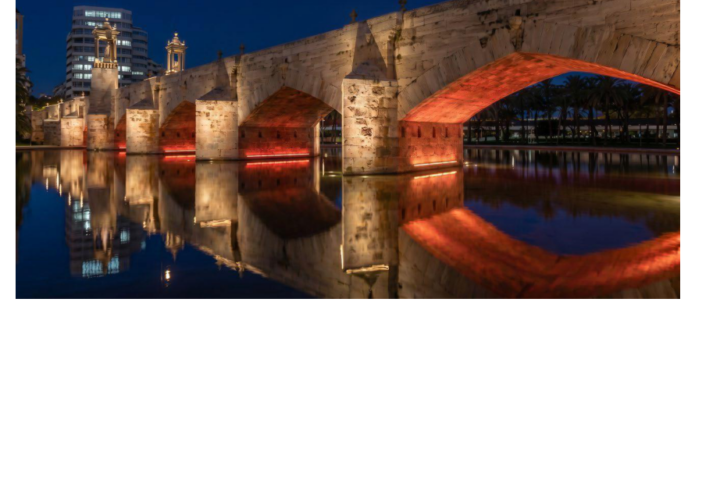 Valencia iluminara los 17 puentes del Jardin del Turia gracias a un acuerdo con la Fundacion Trinidad Alfonso 3