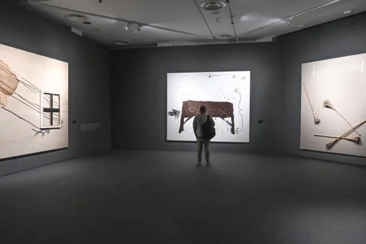 Vista exposicion Tapies. Ultima decada 2002 2012 2