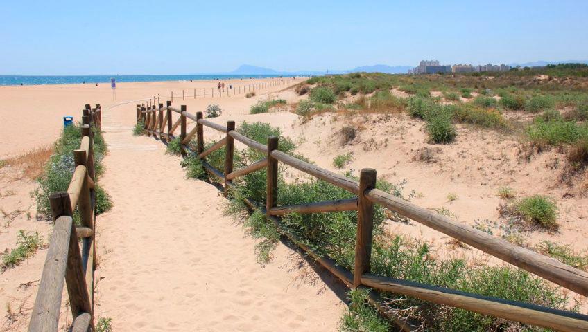 Las cinco playas escondidas de Valencia donde todavia puedes disfrutar del mar sin aglomeraciones este verano
