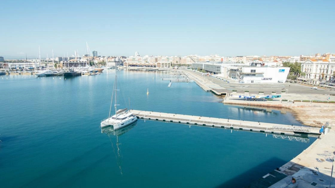 Puerto de Valencia port