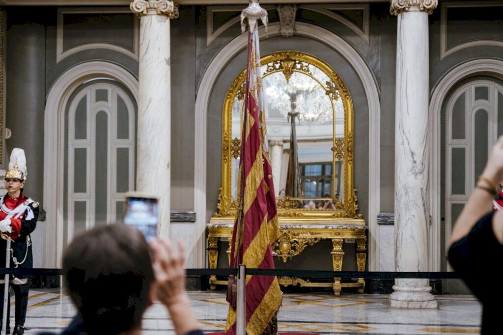 0926 reial senyera salo de cristall xl