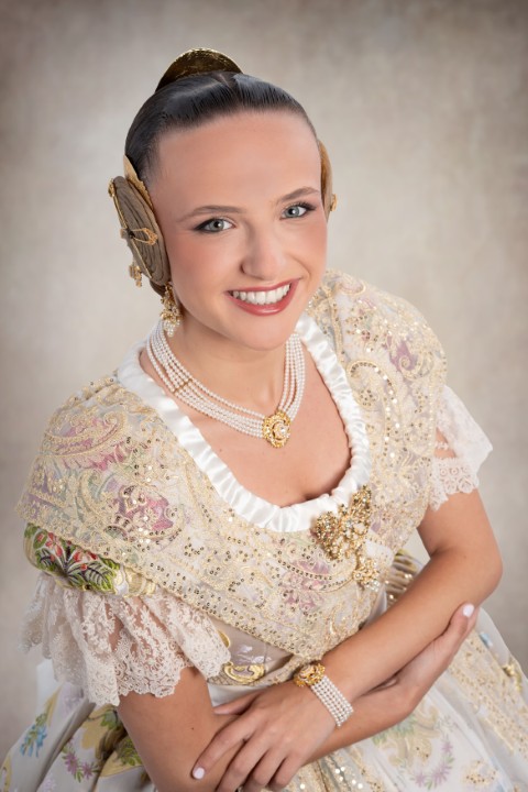 Estas son las 26 candidatas a Falleras Mayores de Valencia 2027 3 Claudia Espana Bernabeu 375 Falla Albereda Franca – Sector Camins al Grau Pequena