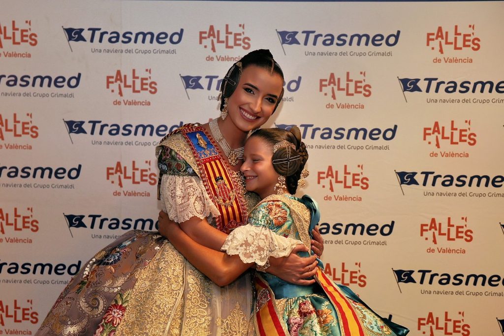 De elegidas a despedirse: Carmen Prades y Marta Mercader regresan al Roig Arena un año después 21 Las Falleras Mayores de Valencia Carmen Prades y Marta Mercader acompanadas por sus Cortes de Honor han llegado al Roig Arena 47 Mediana