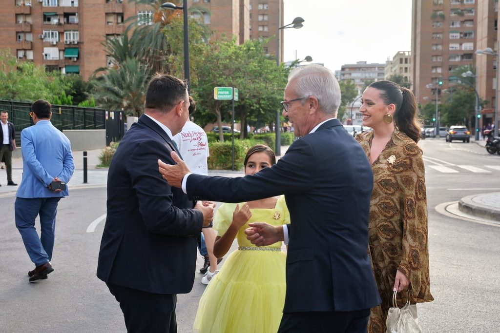 De elegidas a despedirse: Carmen Prades y Marta Mercader regresan al Roig Arena un año después 15 Las Falleras Mayores de Valencia Carmen Prades y Marta Mercader acompanadas por sus Cortes de Honor han llegado al Roig Arena 65 Mediana
